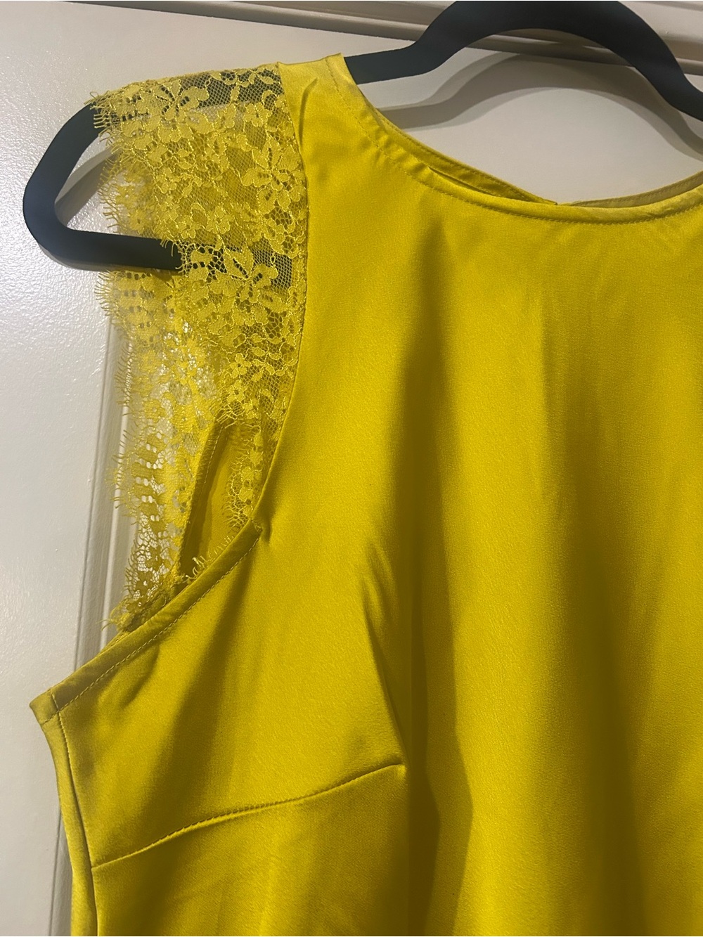 Elegant Yellow Lace-Trim Maxi Dress - Picture 4 of 7